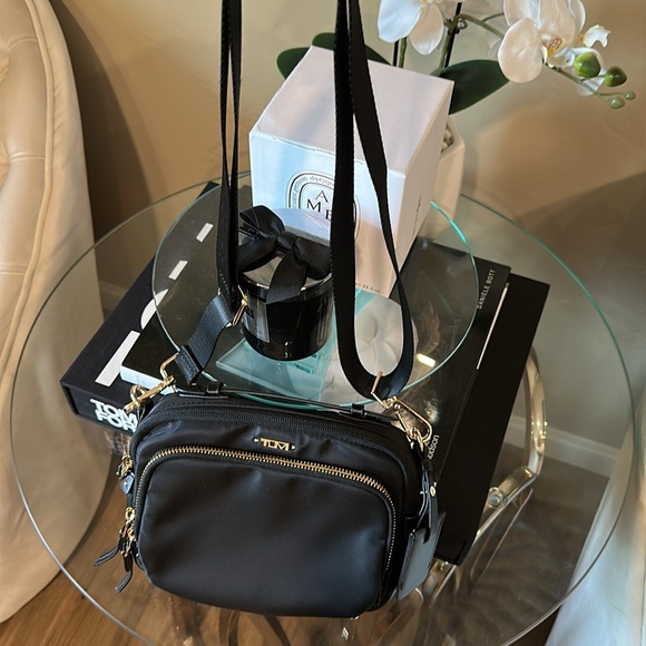 Tumi sling bag - Picture 5 of 5